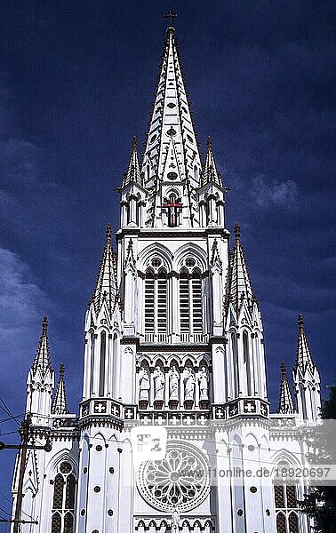 Die 1840 erbaute Kirche unserer Lieben Frau von Lourdes ist die Nachbildung der Basilika von Lourdes in Tiruchirappalli Trichy  Tamil Nadu  Südindien  Indien  Asien. Gallischkatholischer Stil  Asien