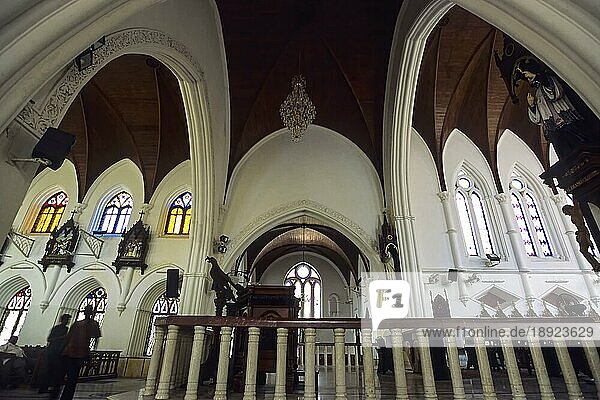 Innenraum  Basilika San Thome  erbaut 1889  Chennai  Tamil Nadu  Indien  Asien