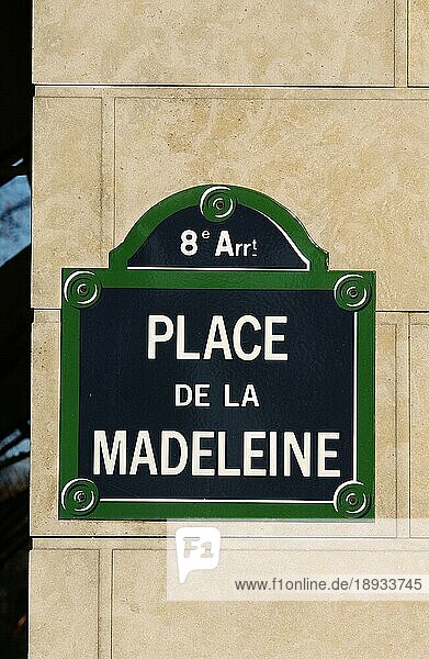 Straßenschild  Madeleine-Platz in Paris