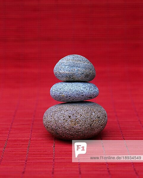Gestapelte Steine  ausgeglichen  Ausgeglichenheit  Gleichgewicht  Balance  Stapel