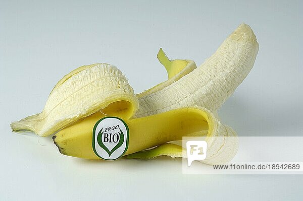 Banane (Musa) mit Etikett 'Bio'  Bioobst