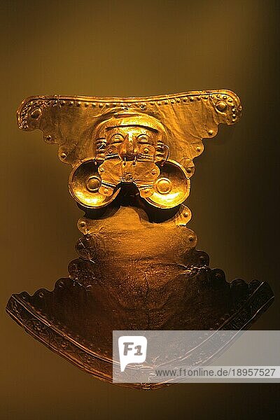 Republik Kolumbien  Bogota  Ausstellungsstücke im Goldmuseum  Gesichtsmaske  Museo de Oro  Kolumbien  Südamerika