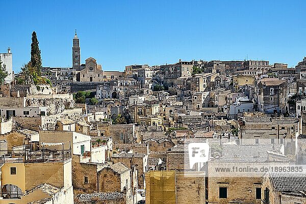 Blick auf die historische Altstadt von Matera in Süditalien