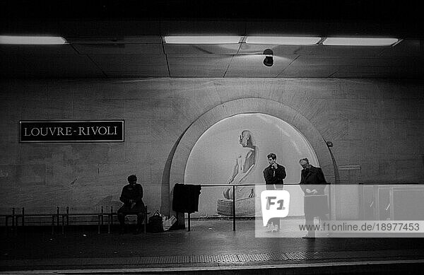 Frankreich  Paris  22.03.1990  Metrostation Louvre  Rivoli  Europa