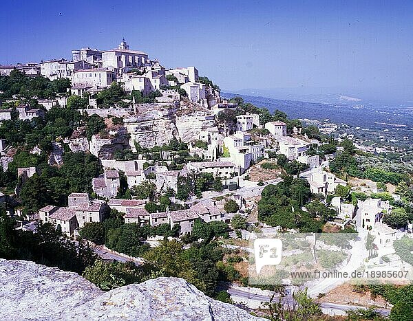 Schoene Staedte und Landschaften  wie hier am 14.07.1996 in der Provence  lohnt ein Besuch zu jeder Zeit. Stadt Avignon  FRA  Frankreich  Provence  Europa
