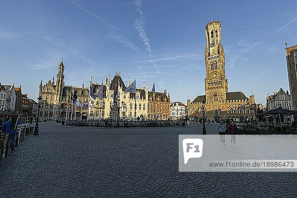 Belfort  mittelalterlicher Glockenturm am Markt  Brugge  Belgien  Europa
