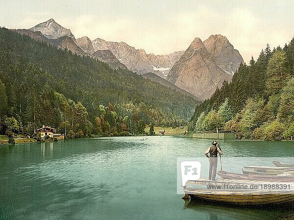 Der Rießersee oder Rießer See ist ein Stausee südlich von Garmisch im Wettersteingebirge  Bayern  Deutschland  um 1900  Historisch  digital restaurierte Reproduktion eines Photochromdruck aus der damaligen Zeit  Europa