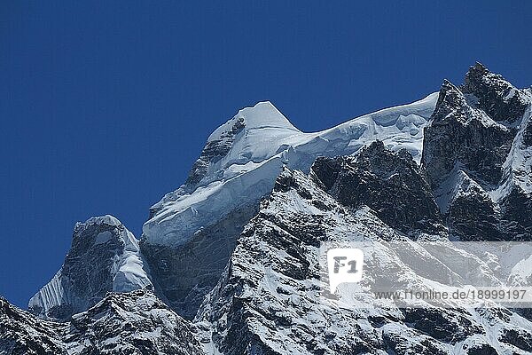 Gipfel des Kangtega und Gletscher  Szene in der Khumbu Region  Nepal  Asien