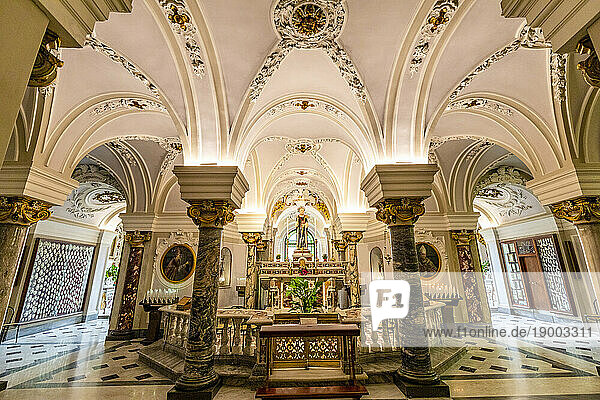 Interior  The Basilica di Sant'Antonino  Sorrento  Campania  Italy  Europe