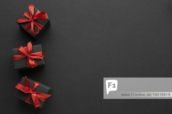 Draufsicht elegante Geschenke mit roter Schleife. Auflösung und hohe Qualität schönes Foto