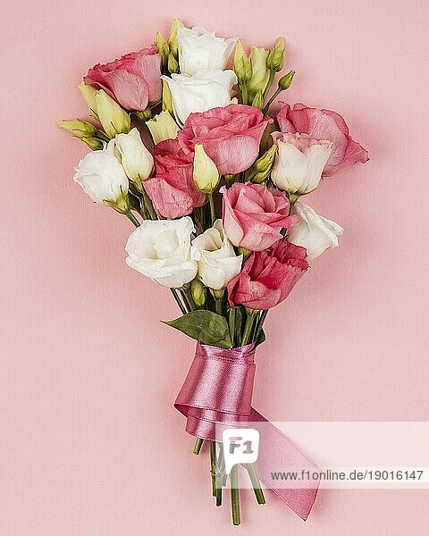 Draufsicht schöne Rosen Bouquet mit rosa Band. Auflösung und hohe Qualität schönes Foto