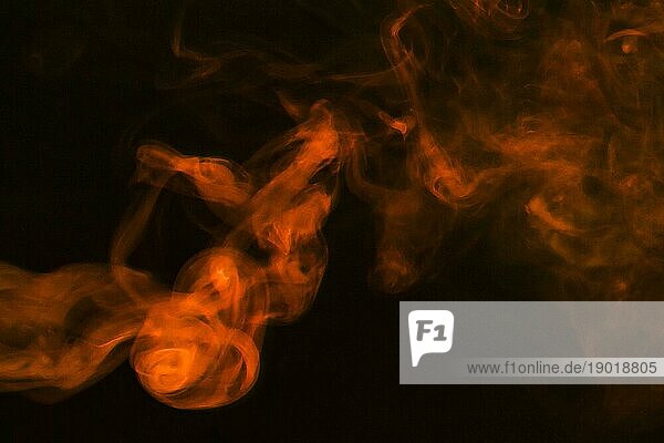 Dichter Rauch abstrakte orange Rauch dunklen Hintergrund. Hohe Auflösung Foto