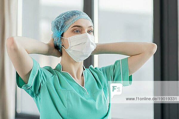 Niedriger Winkel Krankenschwester müde. Auflösung und hohe Qualität schönes Foto