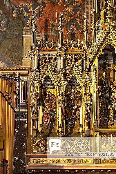 Altar Detail im Innenraum der Heilig-Blut-Basilika in Brügge  Belgien  Europa