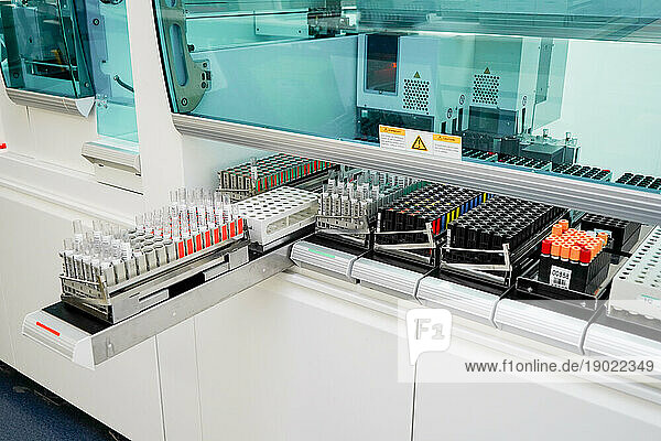 Technical platform of the Inovie 34 laboratory . Here are analyzed samples from laboratories. Sorter allowing to distribute the tubes containing the liquids to be analyzed in the direction of the right machines according to the analyzes requested. After all the operations on the tubes this machine will archive certain tubes that need to be stored.