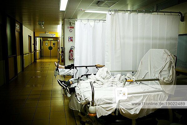 Night emergencies in a hospital center.