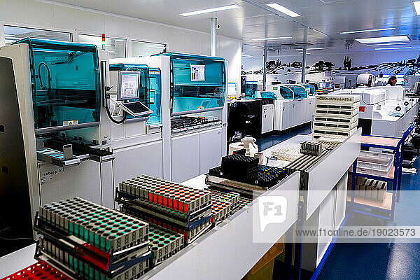 Technical platform of the Inovie 34 laboratory . Here are analyzed samples from laboratories. Pre-analytical sorter  allowing the tubes containing the liquids to be analyzed to be distributed in the direction of the correct machines according to the analyzes requested. After the analysis operations on the tubes  this machine archives certain tubes that need to be stored. Rack containing the tubes.