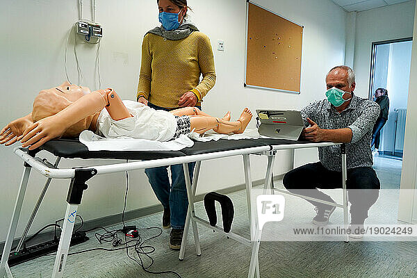 For two days  general practitioners are trained in pediatric emergency procedures. Preparing the dummy for the emergency simulation.