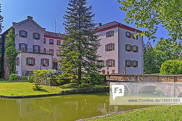 Wasserschloss Eichtersheim im Angelbachtal im Kraichgau  Baden-Württemberg  Deutschland  Europa.