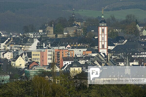 Die Altstadt von Siegen mit der Nikolaikirche  Martinikirche  Oberes- und Unteres Schloss