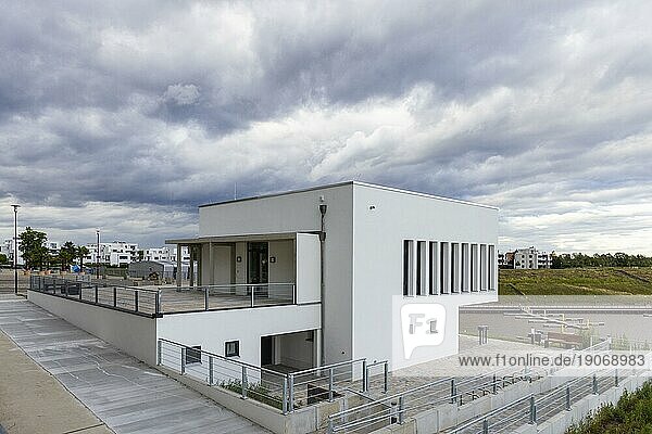 Das Besucherzentrum waren die IBA-Terrassen: minimalistische Architektur aus drei durch Terrassen verbundene Gebäudewürfel