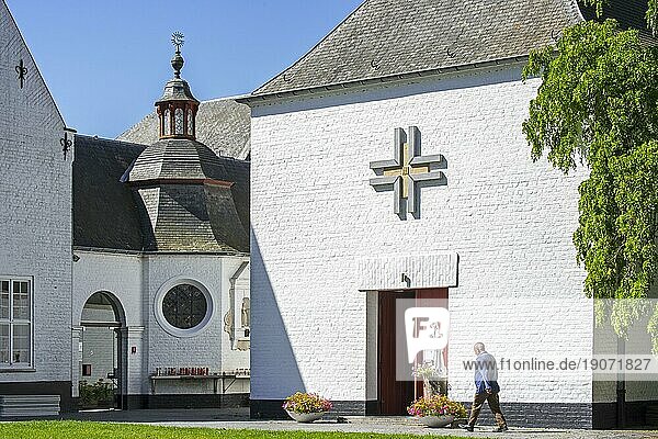 Abtei Ten Putte  Abtei St. Godelina  Kloster in Gistel der Brüder und Schwestern der Gemeinschaft Mutter des Friedens  Westflandern  Belgien  Europa