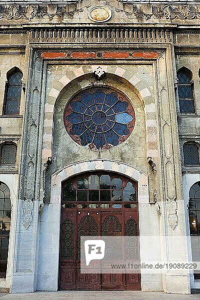 Historische Architektur des Bahnhofs Sirkeci  letzte Station des Orient Express in Istanbul  Türkei  Asien