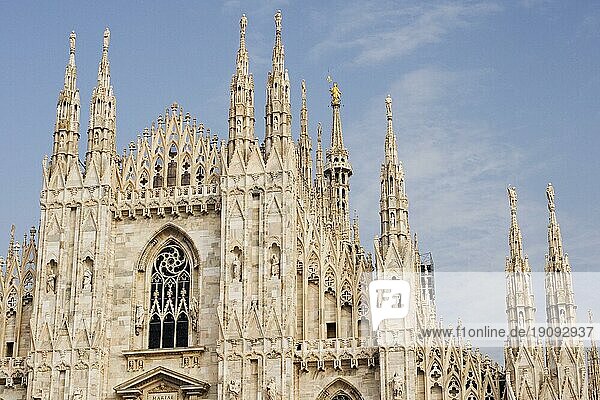 Der Dom zu Mailand mit der Madonnina  Italien  Europa