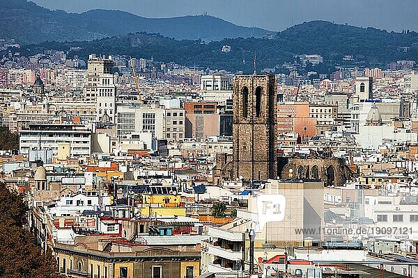 Stadtbild von Barcelona mit Basilika Santa Maria del Pi  Katalonien  Spanien  Europa