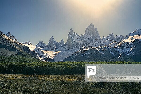 Chilenische Berge im Sonnenlicht des Nationalparks Los Glaciares