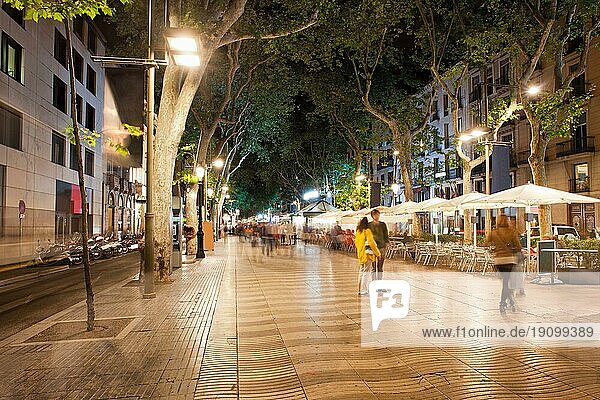 La Rambla bei Nacht in Barcelona  Katalonien  Spanien  Europa