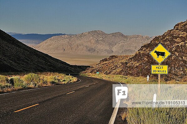Highway Kalifornien Richtung Las Vegas  USA  Nordamerika