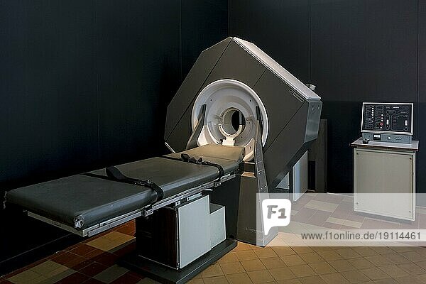 EMI Scanner  der zum Röntgen von Patienten im Dr. Guislain Museum über die Geschichte der Psychiatrie in Gent  Belgien  verwendet wird  Europa