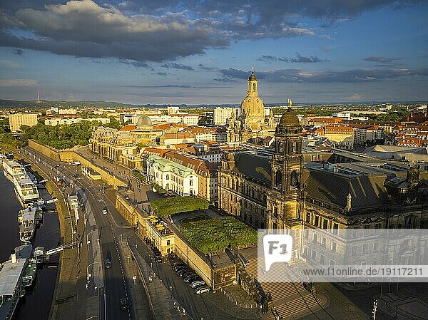 Altstadt von Dresden mit den berühmten Türmen