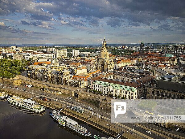 Altstadt von Dresden mit den berühmten Türmen