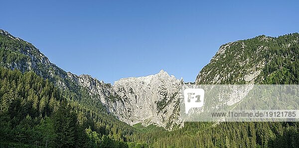 Bergtal Endstal  Berge Hoher Göll und Hohes Brett  Berchtesgadener Land  Deutschland  Europa