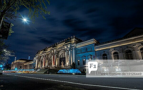 Das Metropolitan Museum of Art bei Nacht  New York  USA  Nordamerika