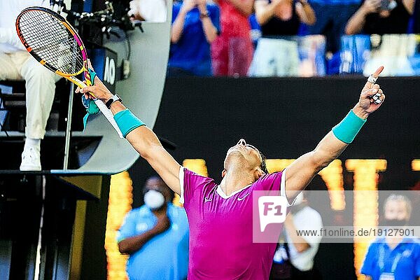 MELBOURNE  AUSTRALIEN  25. JANUAR: Rafael Nadal aus Spanien besiegt Denis Shapovalov aus Kanada am 9. Tag der Australian Open 2022 im Melbourne Park am 25. Januar 2022 in Melbourne  Australien  Ozeanien