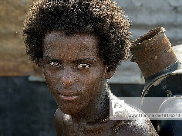 Junger Mann der Afar  Portrait  Äthiopien  Afrika
