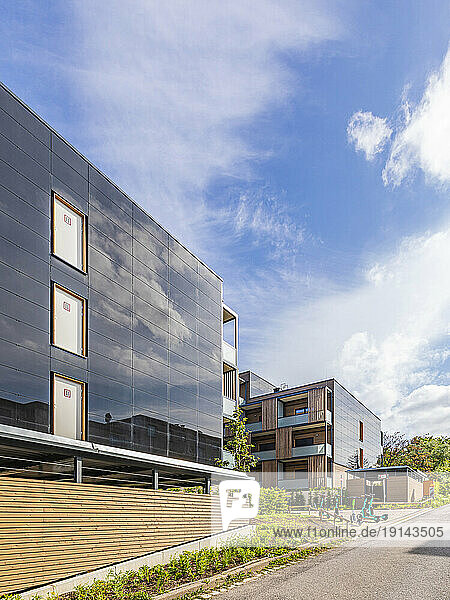 Germany  Baden-Wurttemberg  Stuttgart  Solar panels on side of modern suburban apartment buildings