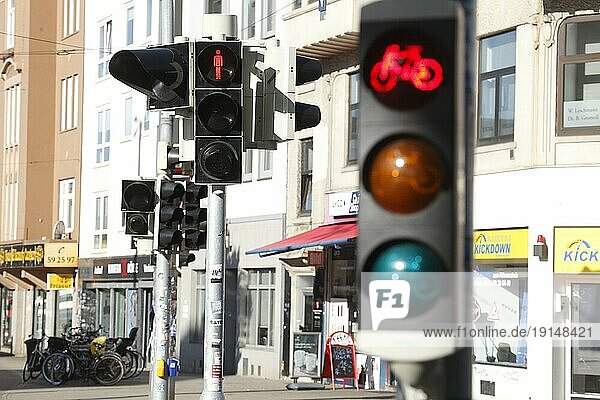 Verkehrsampeln für Fußgänger und Fahrräder  Bremen  Deutschland  Europa