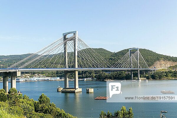 Brücke Ponte de Rande  Puente de Rande  Mündung der Ria de Vigo  Rande Regeiras  bei Vigo  Galicien  Spanien eröffnet 1981