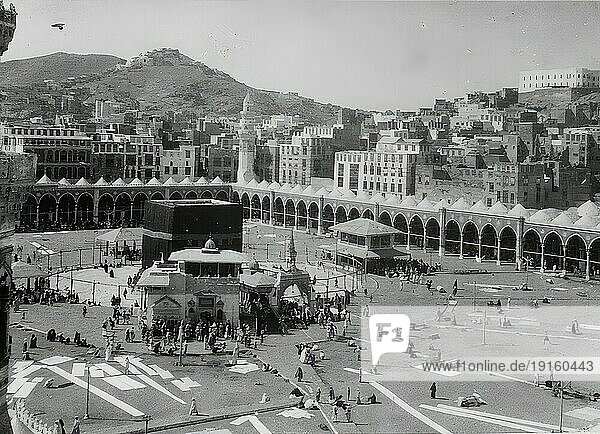 Blick auf Mekka mit der Kaaba  um 1910  Saudi Arabien  digital restaurierte Reproduktion von einer Vorlage aus der damaligen Zeit