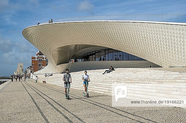 MAAT  Museum für Kunst  Architektur und Technologie  Gebäude  Belem  Lissabon  Portugal  Europa