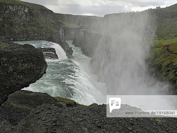 Der Gullfoss Wasserfall des Flusses Hvita im Haukadalur Tal im Süden Islands
