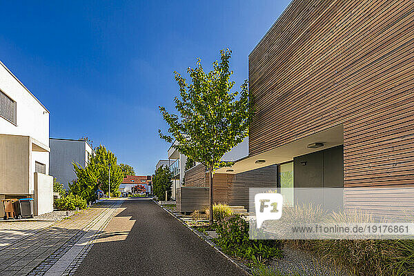 Germany  Baden-Wurttemberg  Esslingen  Modern suburban houses in summer