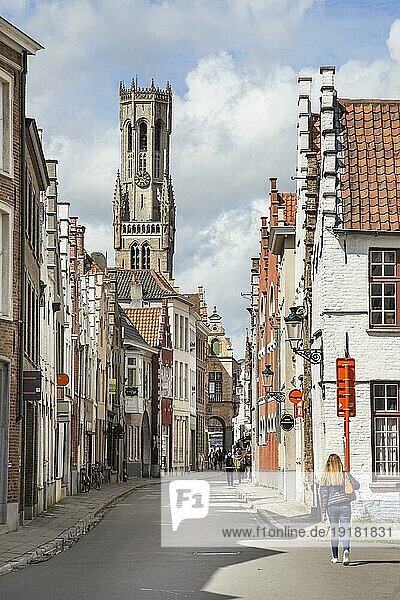 Belfried von Brügge  mittelalterlicher Glockenturm im historischen Zentrum von Brügge  Westflandern  Belgien  Europa