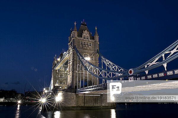 Image of Tower Bridge in London at night