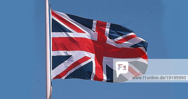Die englische Flagge weht im Wind