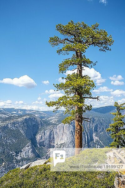 Oberer Yosemite Fall vom Sentinel Dome  Yosemite Nationalpark. Vereinigte Staaten